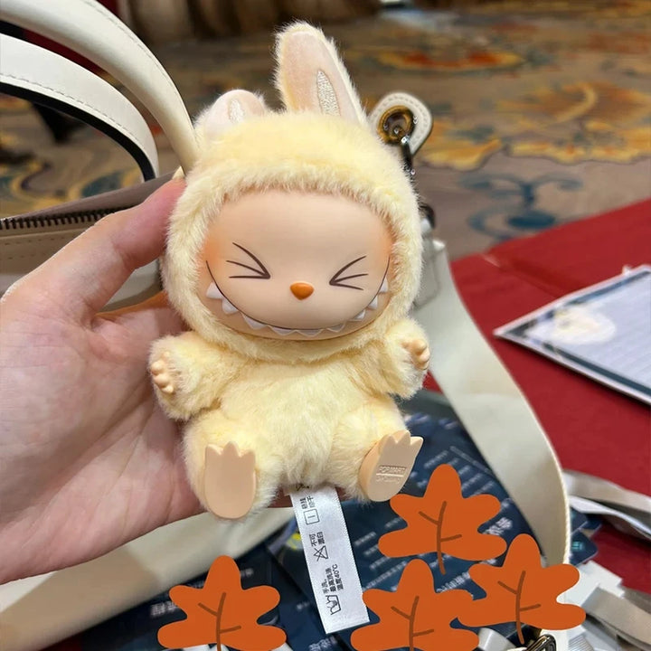 2025 nova geração de estilo comum labubu os monstros pingente de vinil boneca mochila estátua bonito brinquedo colecionável presente de aniversário
