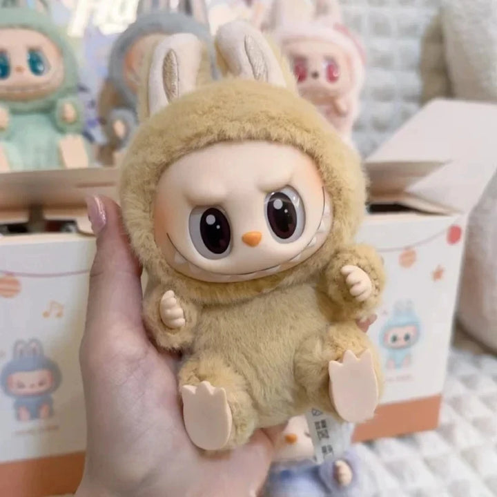 2025 nova geração de estilo comum labubu os monstros pingente de vinil boneca mochila estátua bonito brinquedo colecionável presente de aniversário