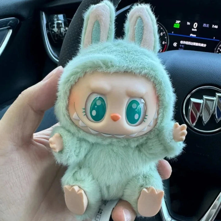2025 nova geração de estilo comum labubu os monstros pingente de vinil boneca mochila estátua bonito brinquedo colecionável presente de aniversário