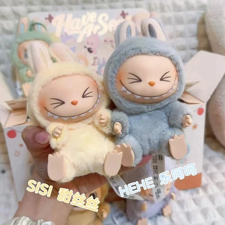 2025 nova geração de estilo comum labubu os monstros pingente de vinil boneca mochila estátua bonito brinquedo colecionável presente de aniversário